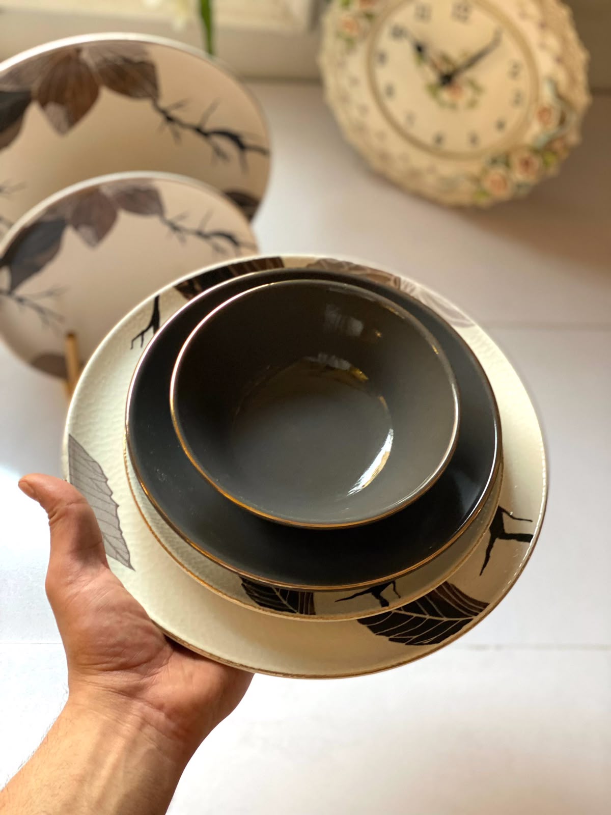 24-Piece Porcelain Dinner Set