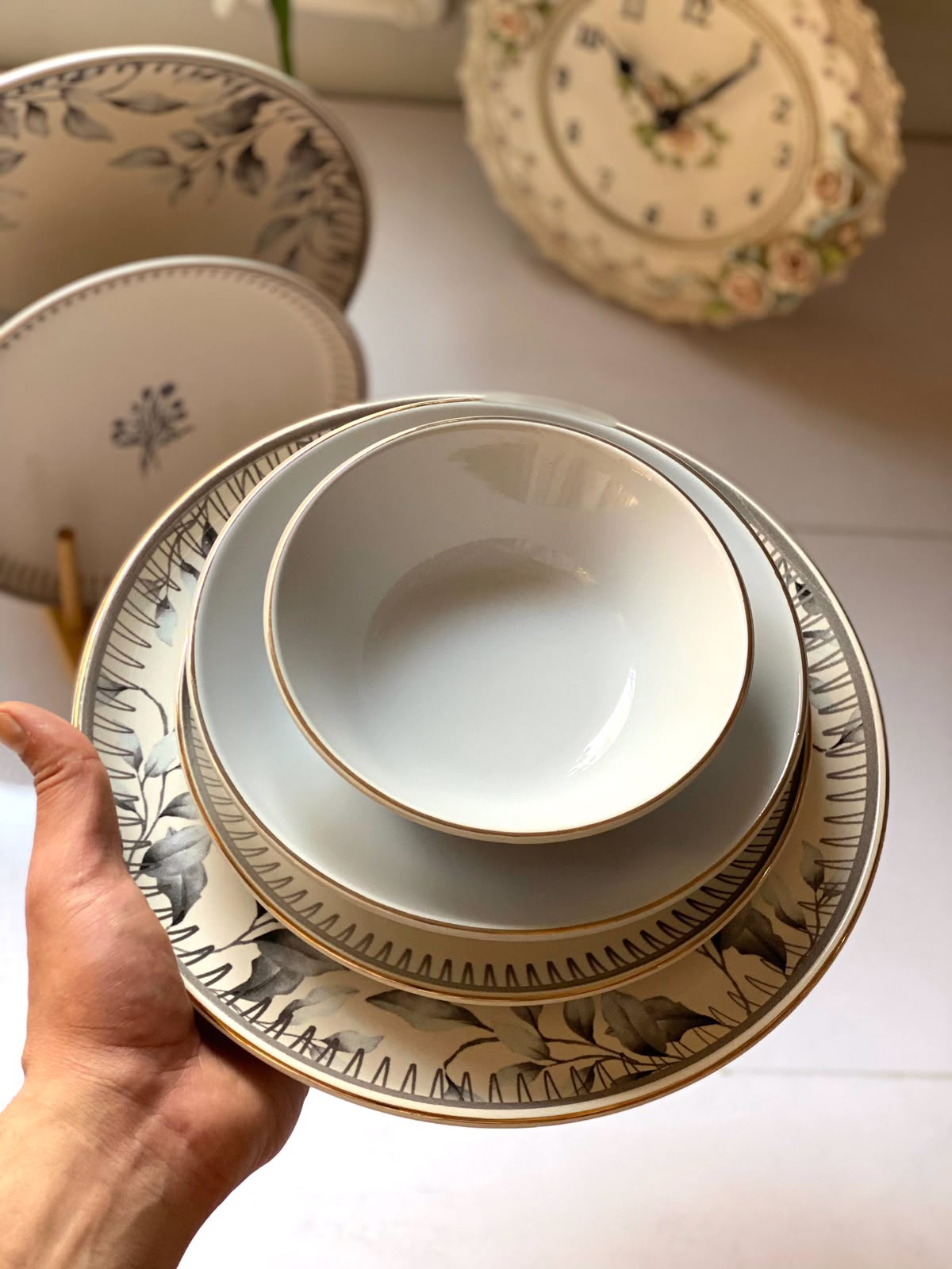 24-Piece Porcelain Dinner Set